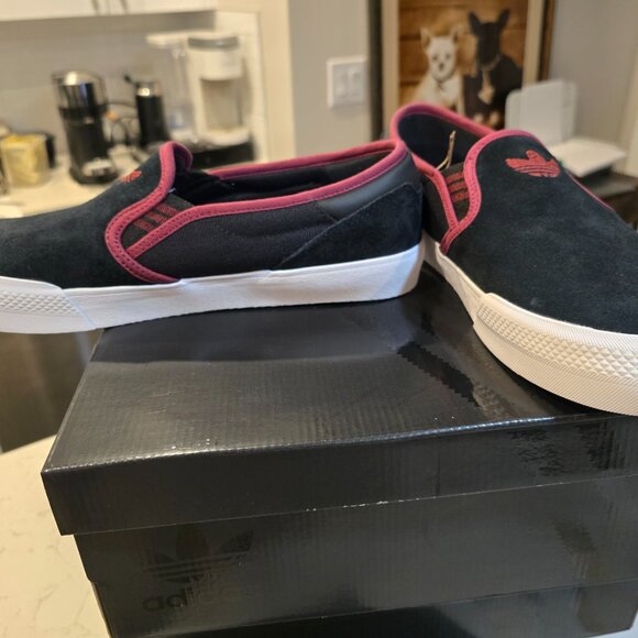 Adidas Shmoofoil Skateboarding Shoes - Core Black / Shadow Red JQ1044 Mens 12 - Picture 3 of 16